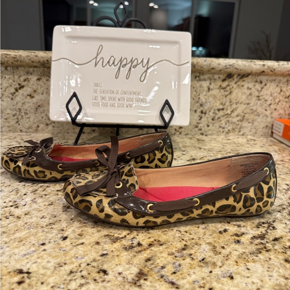 Sporty Sperry Leopard Print Flats with Brown Accents Size 9. - Picture 5 of 7